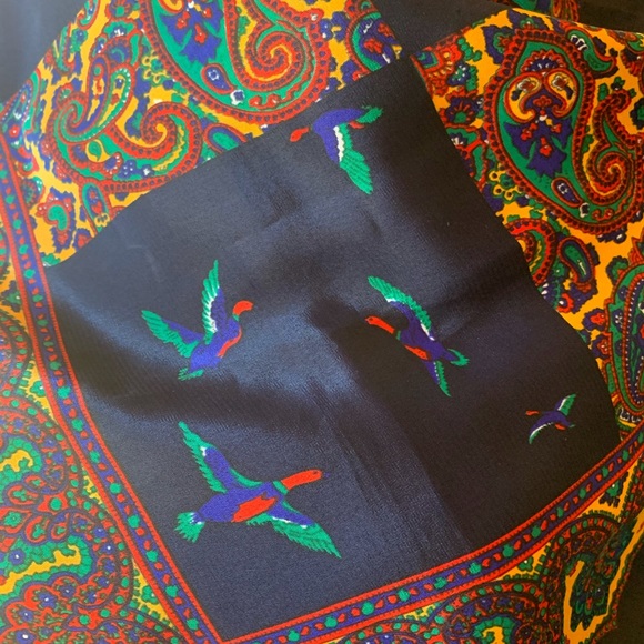 Beautiful Blue bird scarf - Picture 3 of 8